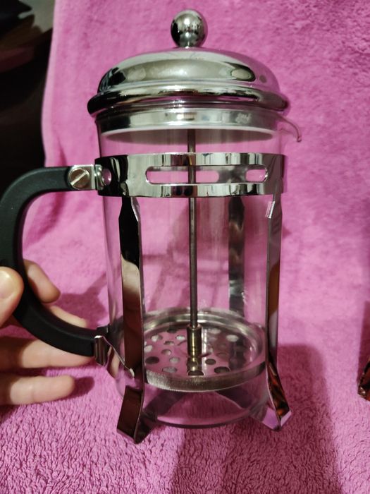 Новые чайники для заваривания чая, кофе и комплект чашек.