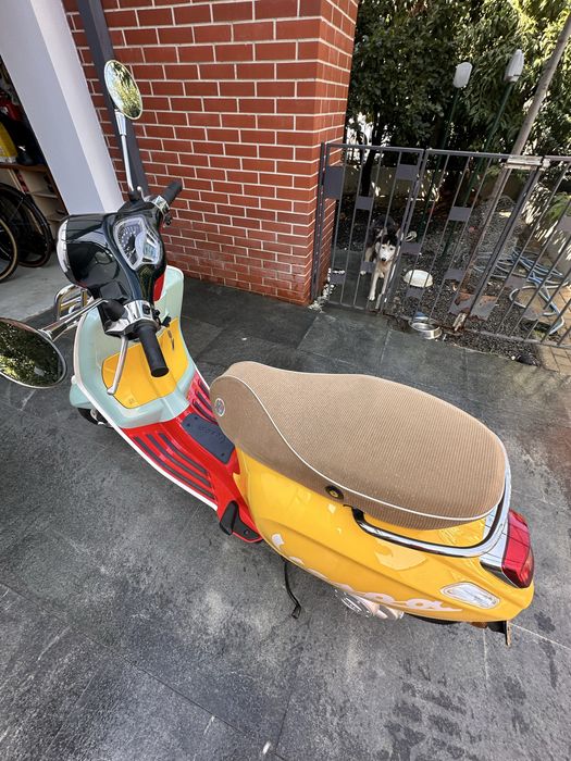 Vespa Primavera Sean Wotherspoon