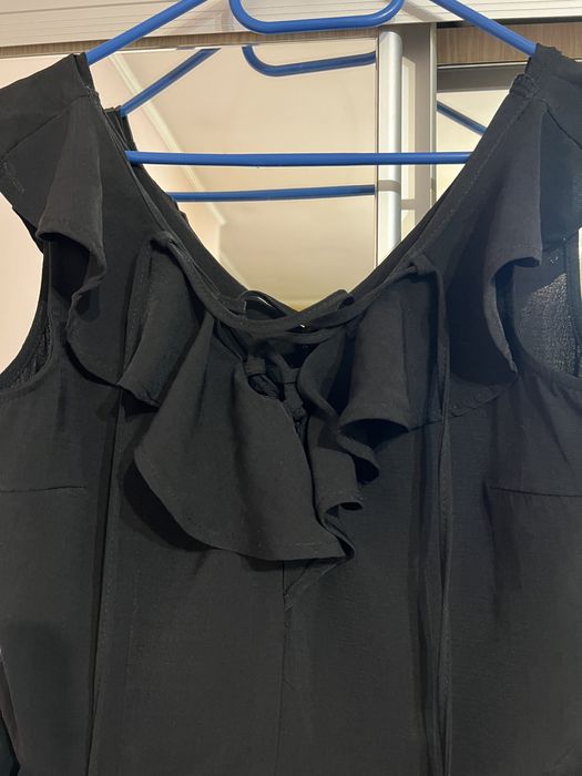 Salopeta scurta cu decolteu