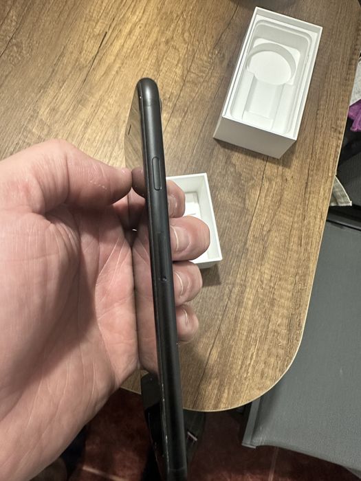 Vand Iphone 7 black 32 gb