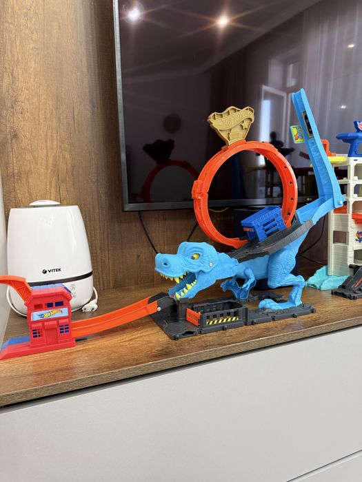 Продам 12 наборов hotweels ( хотвилс)