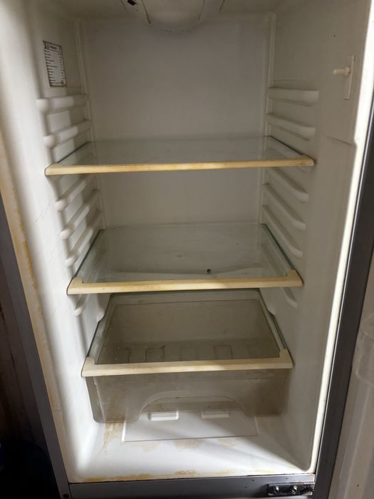 Холодильник двухкамерный Самсунг сотилади