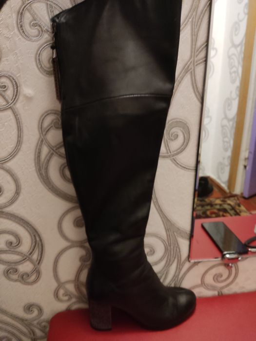 Продаются сапоги, ботфорты.