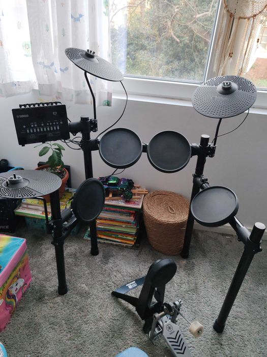 Yamaha DTX402 series electronic drum kit барабани