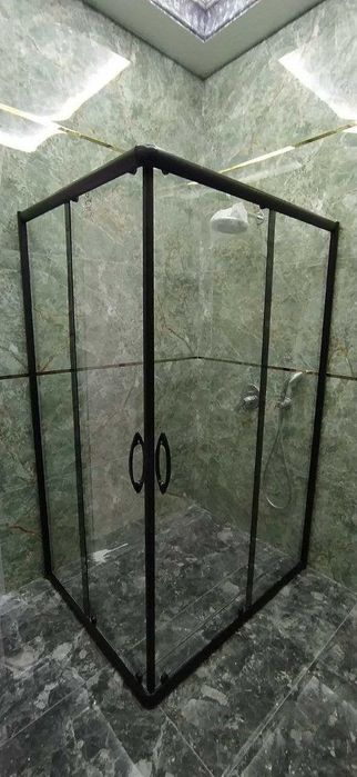 Душевые кабины и перегородки из калённого стекла!