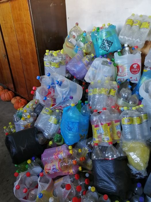 Бутылки пластиковые