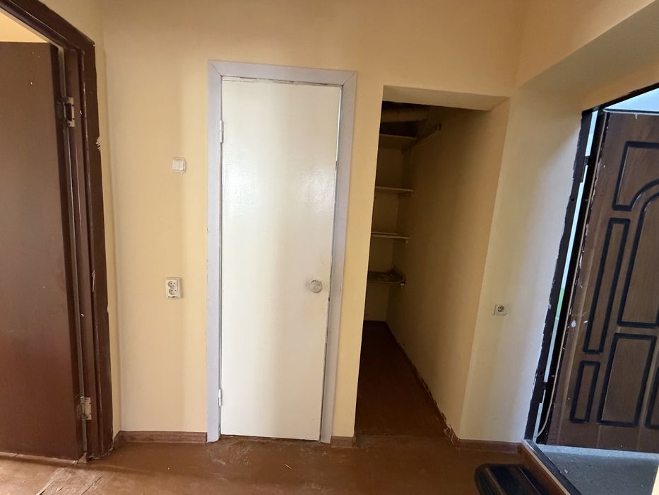 srochna kvartira sotiladi