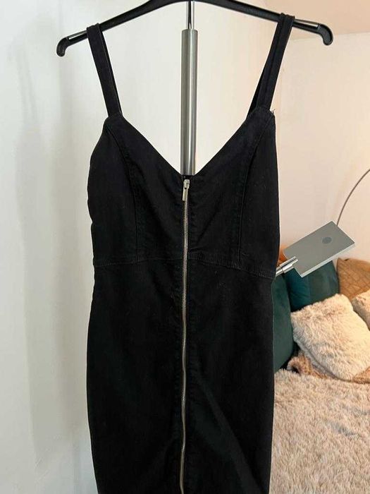 Rochie neagra material grosut, cu fermoar in fata, Marimea XS, Bershka