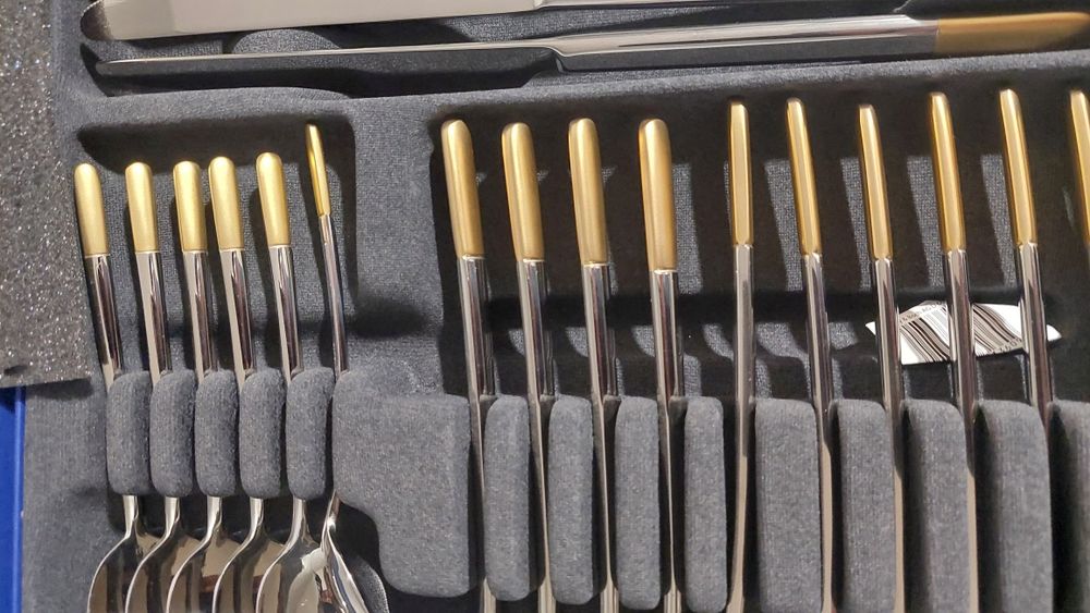 De vânzare set tacâmuri