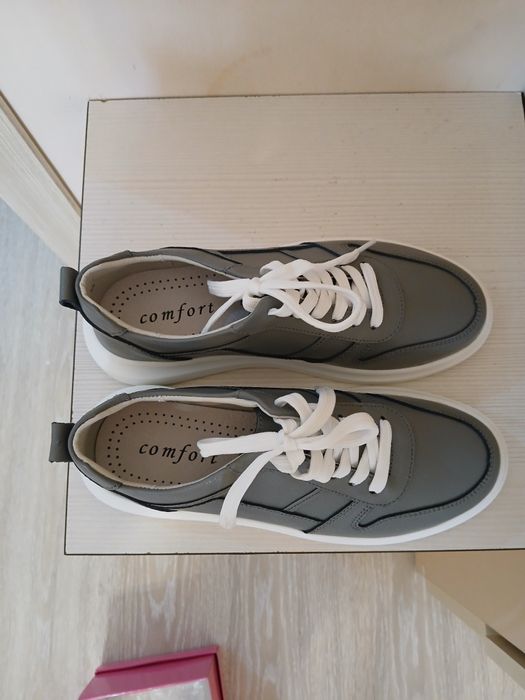 Кроссовки серые кожаные