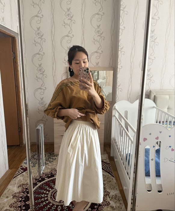 Кофта, юбка сатылады