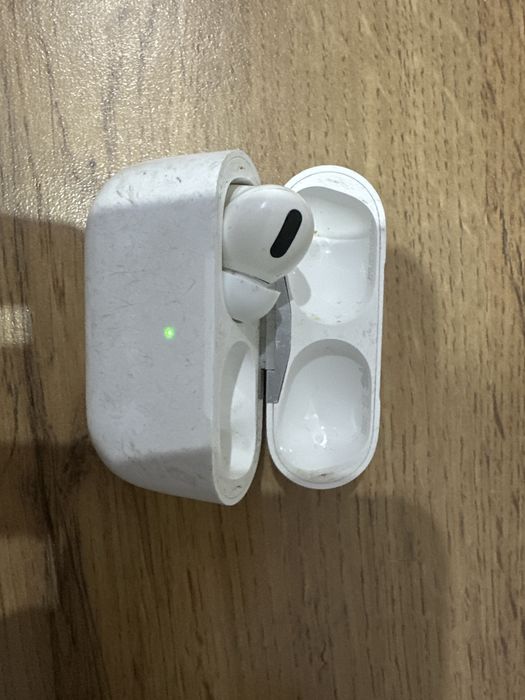 Продам левый airpods pro