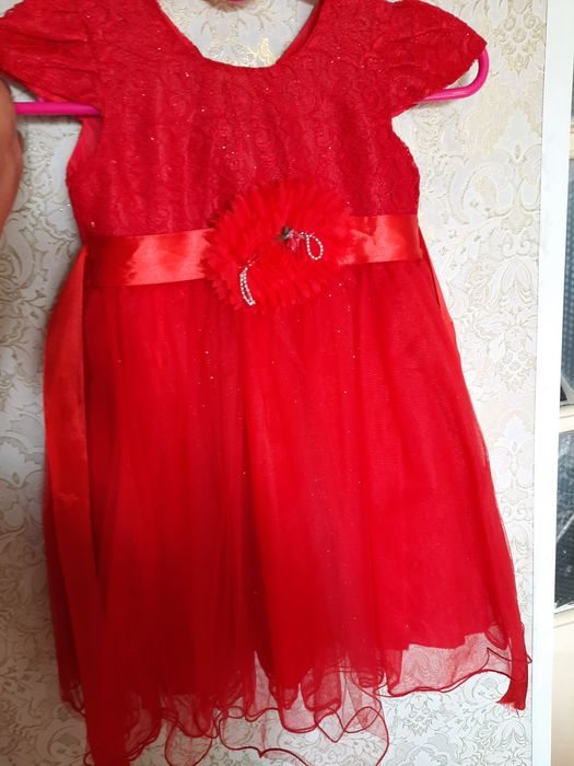 Продам платье для девочки 4-6лет