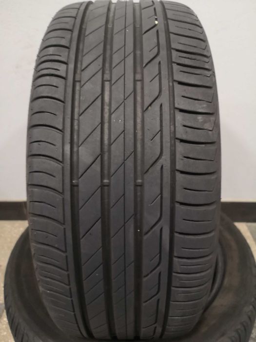 2бр 225/45/17 BRIDGESTONE 6,5мм грайфер дот:19г - - -