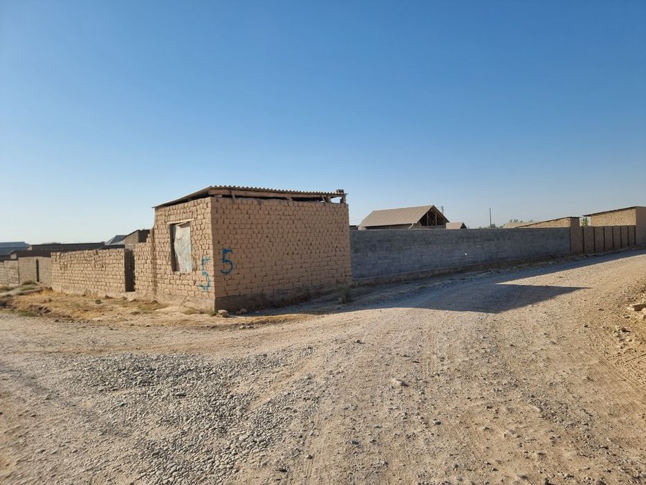 Uchastka 12 sotix hamma matiryallari bor