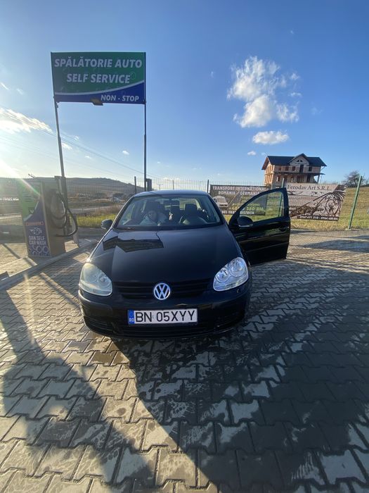 Vand golf 5 gri , cu cutie manuala