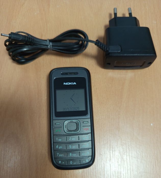 Vând Telefon NOKIA 1208 Liber de Rețea,cu Încărcător original