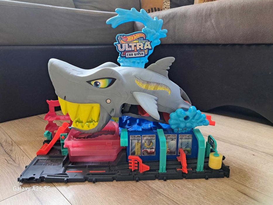Hot Wheels автомивка акула
