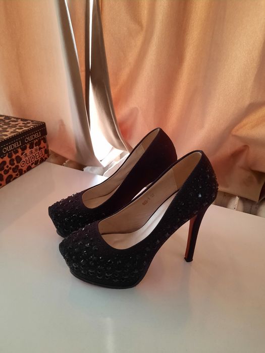 Обувки на висок ток