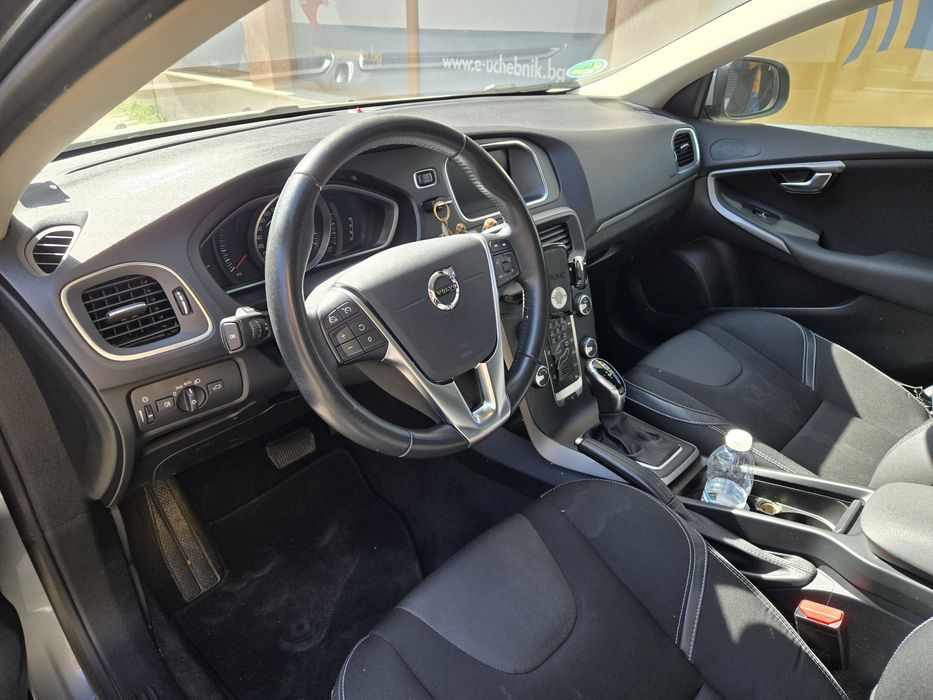 Volvo V40 - 2019 година
