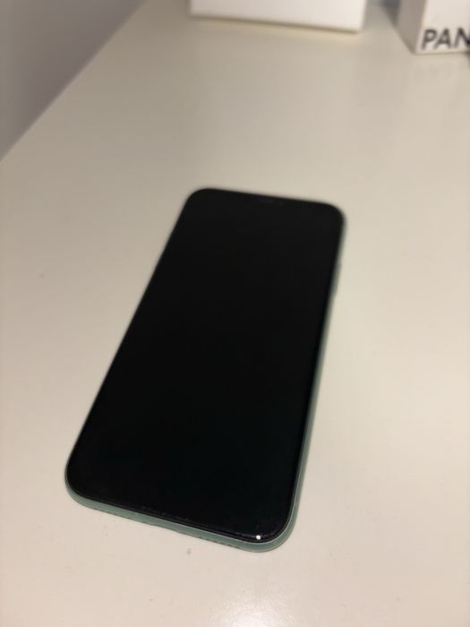 продавам използвам телефон Iphone 11