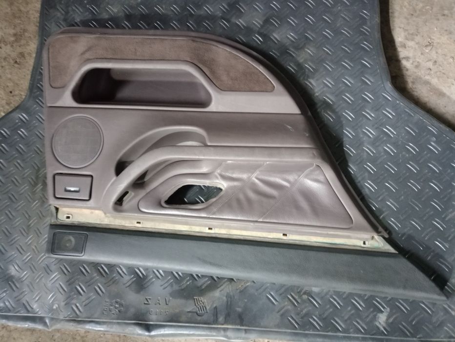 Продам дверные карты BMW e38