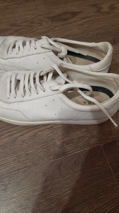 Бели обувки на Зара