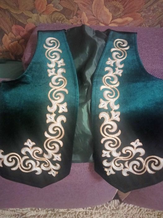 Продам новую жилетку