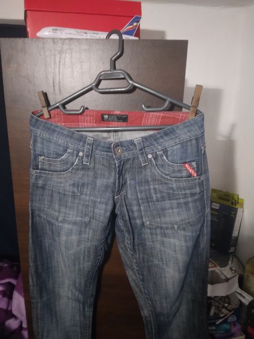 Blugi mărimea 28 ieftin la 60 de lei