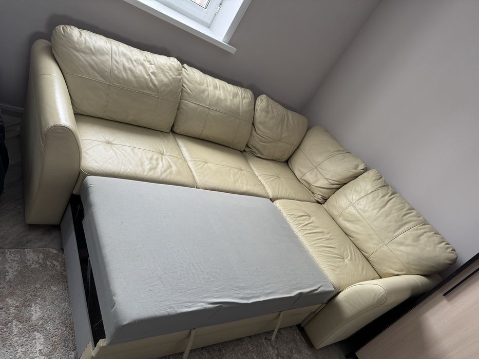 Диван угловой , кресло.