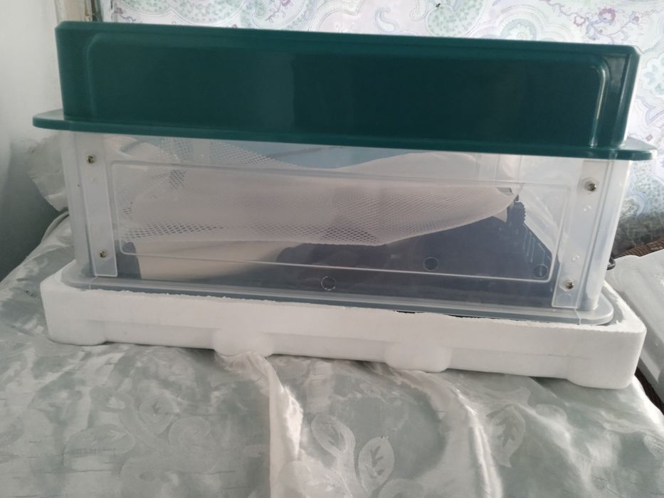 Продаю инкубатор хорошим состояние