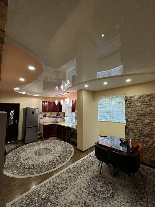 Айбек метро 3 хонали квартира арендага берамиз.