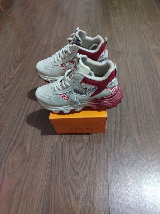 Adidași sport model Nou