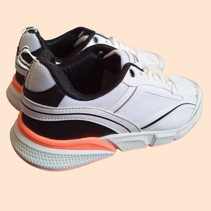 Продается кроссовки