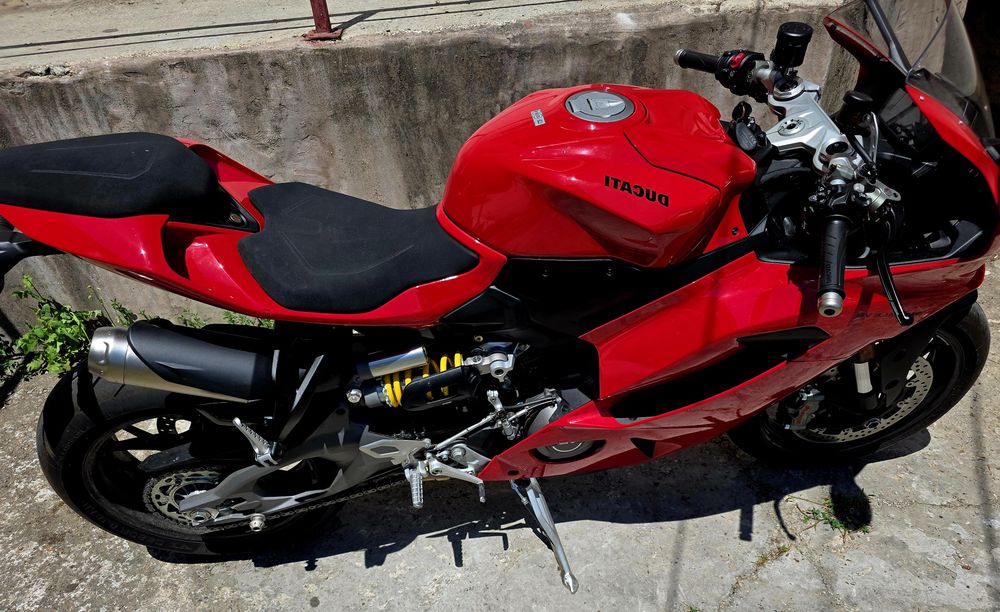Ducati V2 2025,1680km,3 ani garanție, 16000 euro