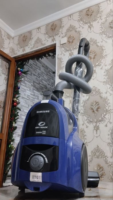 Продаётся пылесос с гарантией