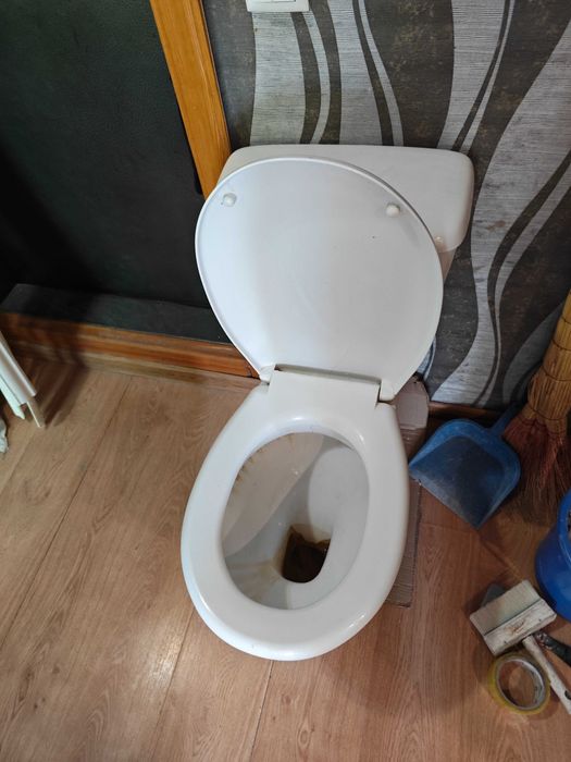 Продам унитаз в отличном состоянии