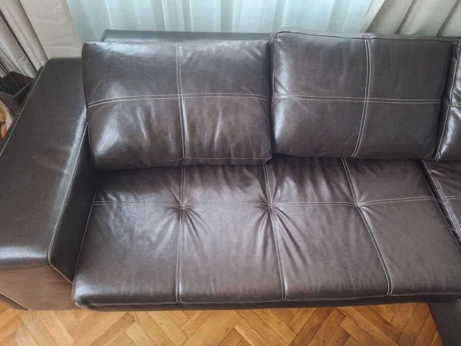 Продавам кожен диван
