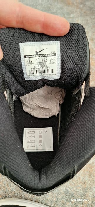 Adidași Nike noi fără eticheta