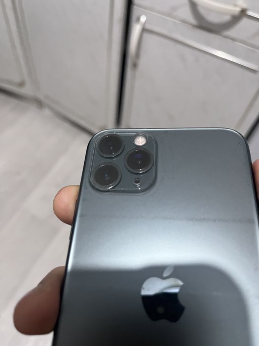 Продаю Iphone 11 pro