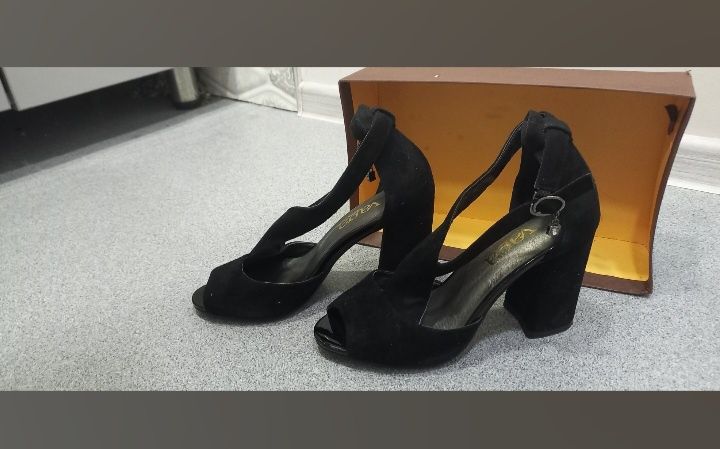 Замшевые выходные туфельки