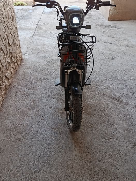 Skuter wasat srochna sotiladi