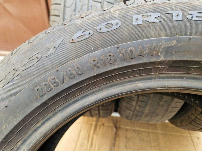4 Pirelli R18 225/60 летни гуми Runflat  DOT3522
