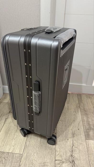 Продам Чемодан новый