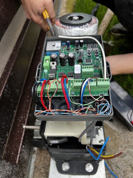 Automatizari porti batante si culisante bariere auto 2900