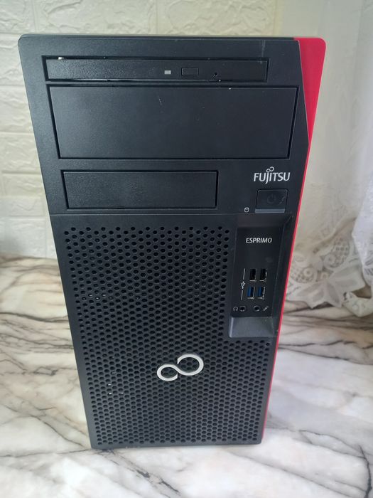 Мощен компютър Fujitsu Intel® Core™ i5-7500 8gb DDR4 Ssd
