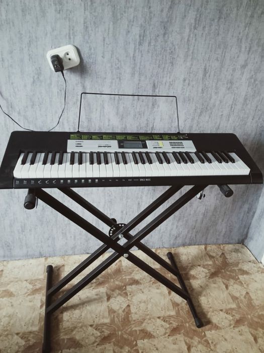 Продам синтезатор