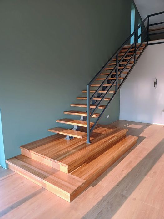 Scară metalică interioară sau exterioară