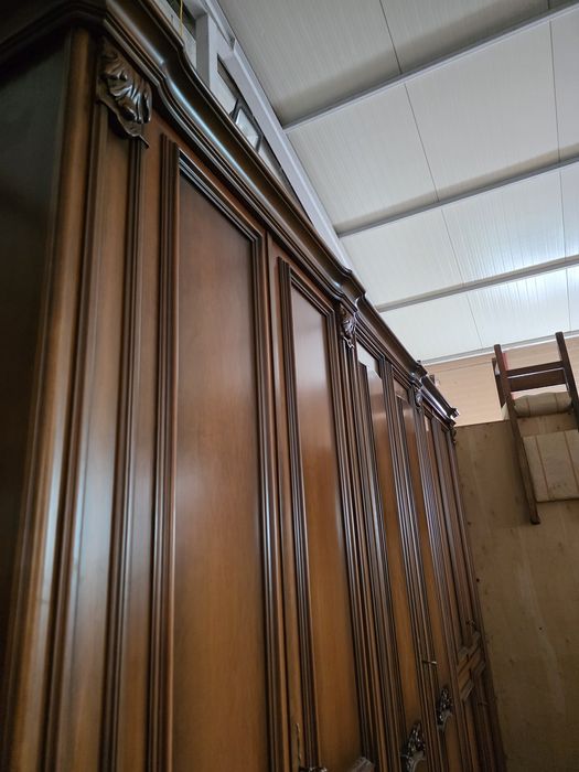 Dormitor din lemn pat noptiere comoda șifonier