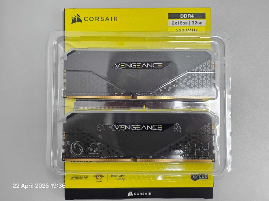 CORSAIR Vengeance RGB 32GB DDR4 (2x16GB), 3200MHz CL16 - CMG32GX4M2E3200C16